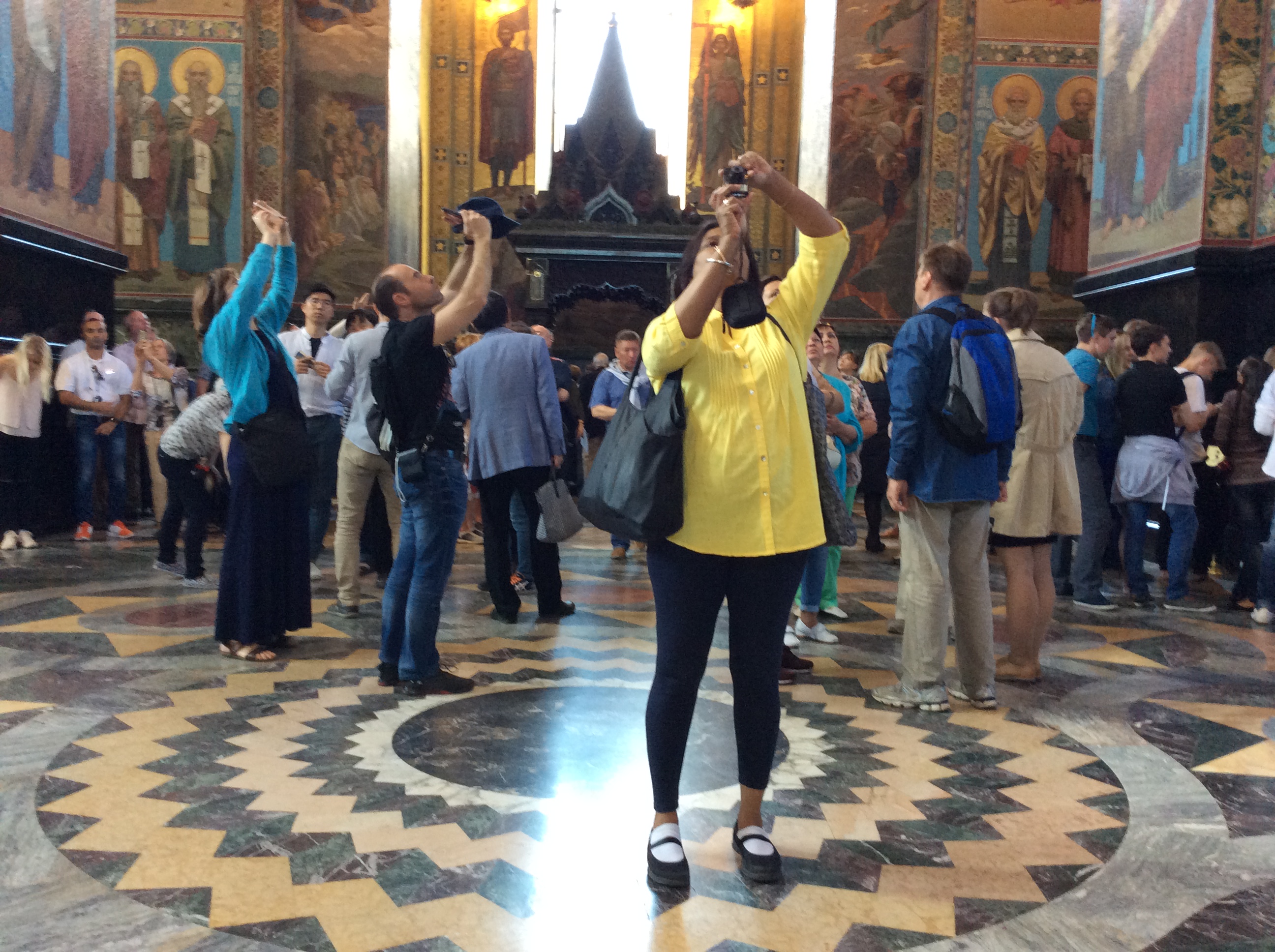 Praying in Auferstehungskirche 